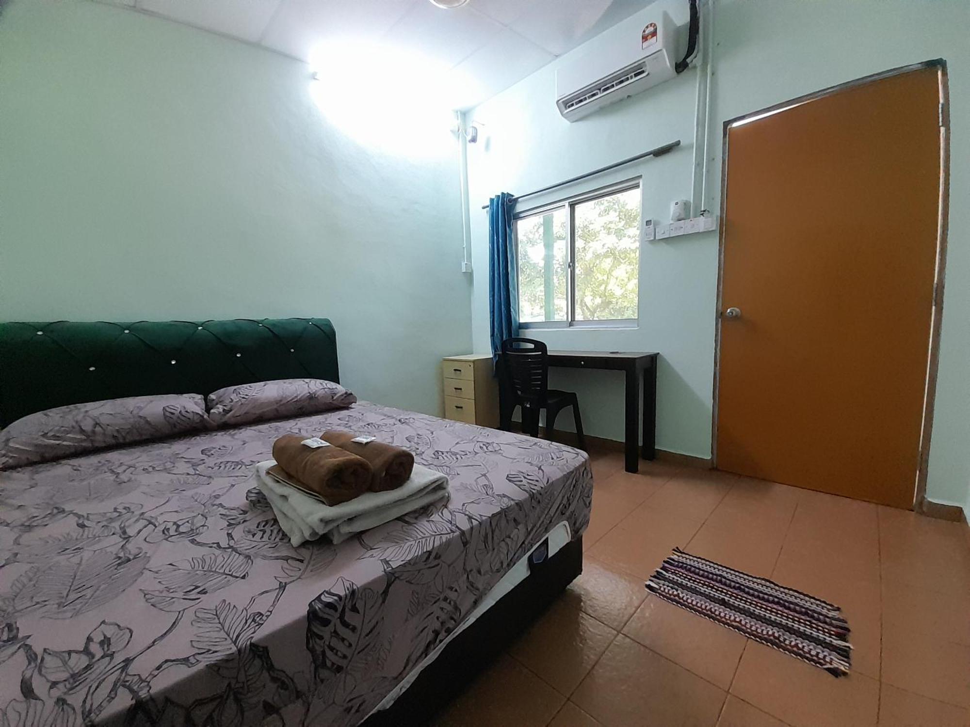 Tony'S Guesthouse At Teluk Bahang Batu Ferringhi Exterior photo