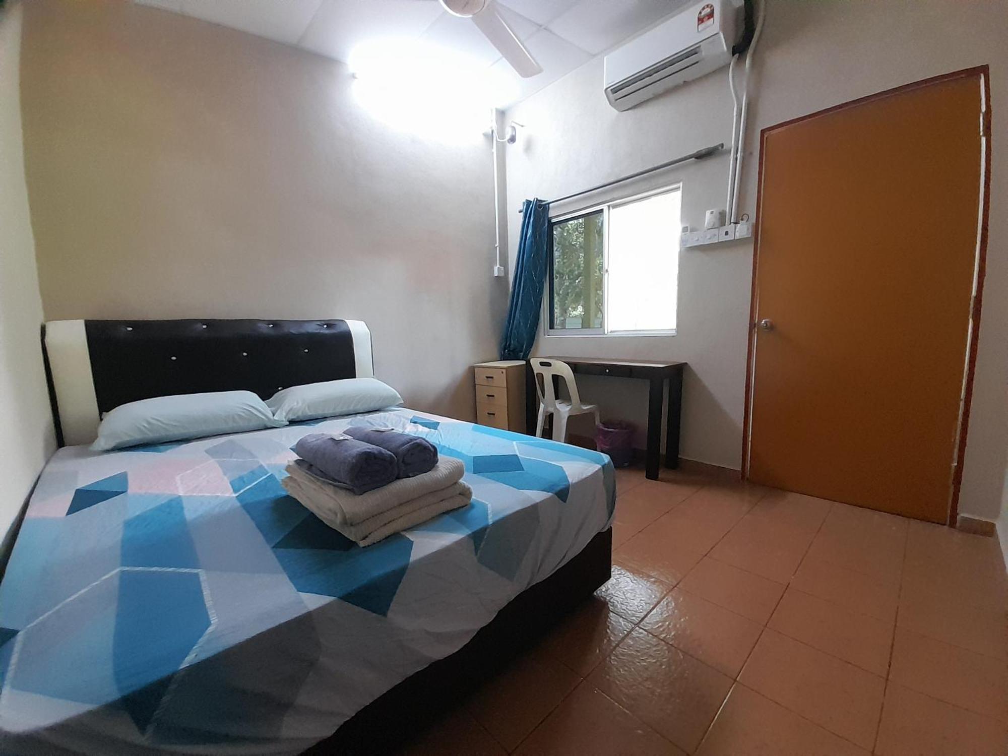 Tony'S Guesthouse At Teluk Bahang Batu Ferringhi Exterior photo