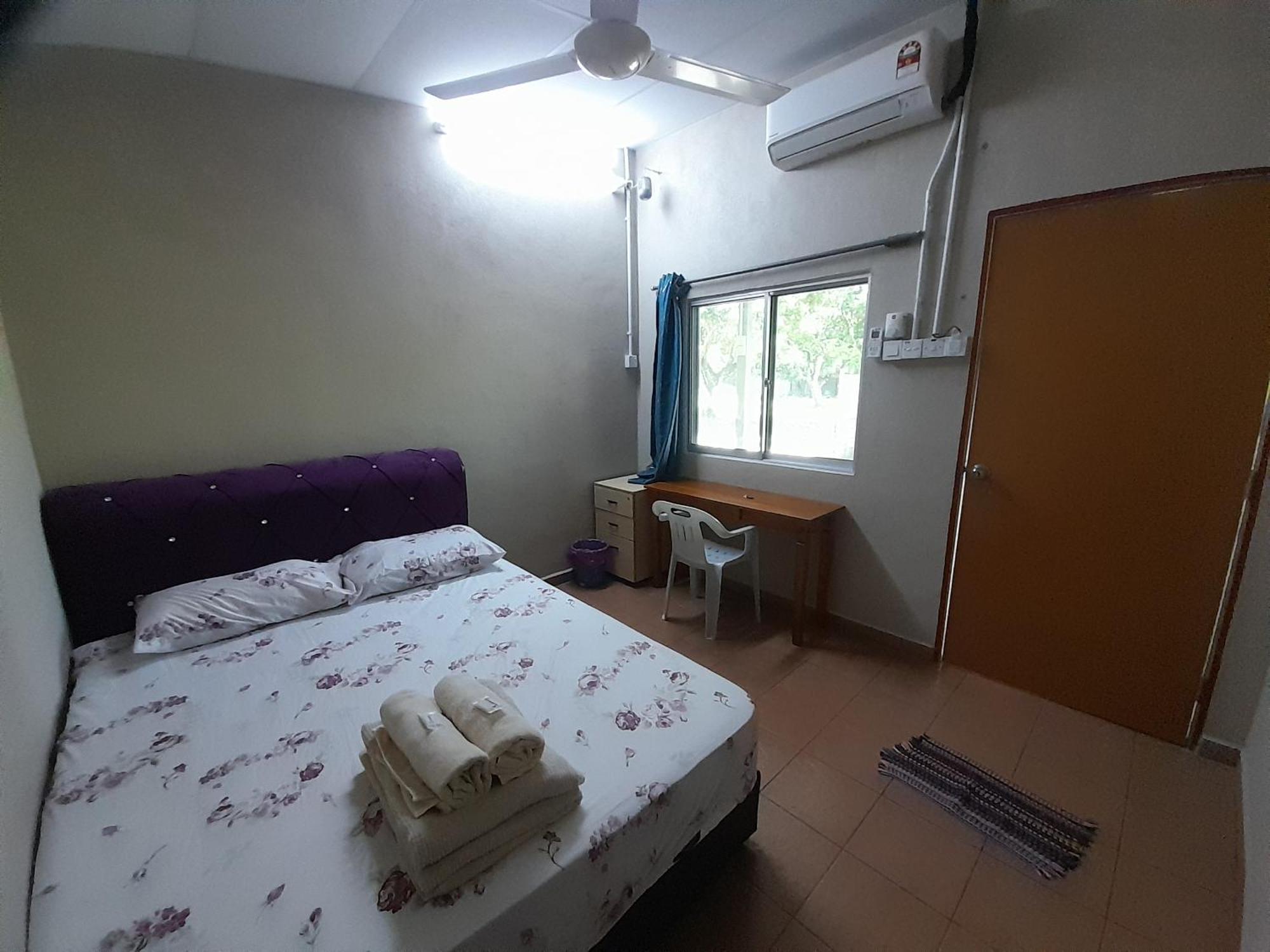 Tony'S Guesthouse At Teluk Bahang Batu Ferringhi Exterior photo