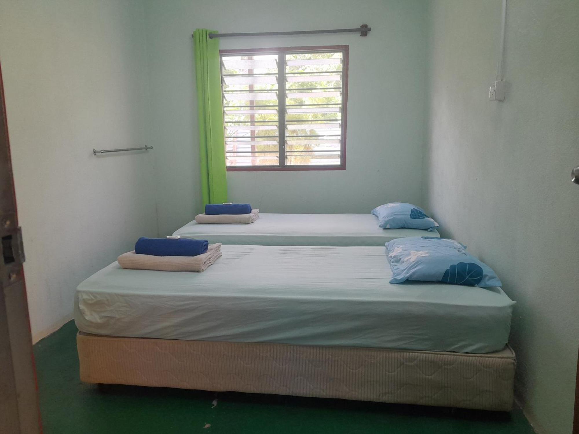 Tony'S Guesthouse At Teluk Bahang Batu Ferringhi Exterior photo